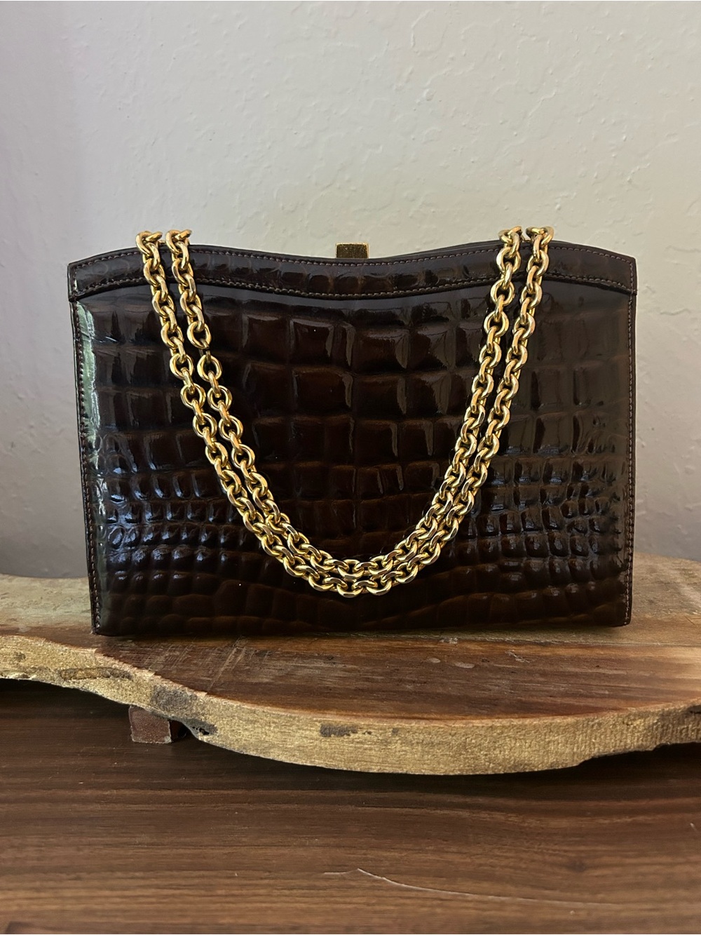 Vintage Dark Brown Croc-Embossed Shoulder Bag with Gold Chain
